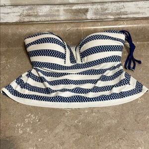 VENUS Size 8 Swimsuit Top